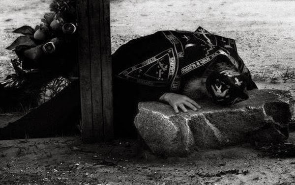 Ὅταν ὁ Ἱερεύς πορνεύσῃ, ἐάν καί νεκρούς ἀναστήσῃ παύῃ πλέον ὁριστικά νά ἱερουργεῖ. (4ον)