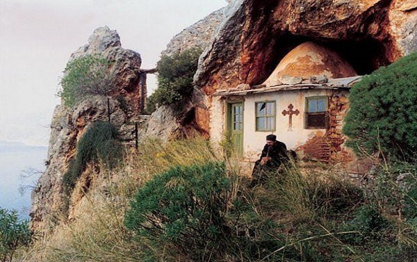 Ἀφάνεια καὶ σιωπὴ