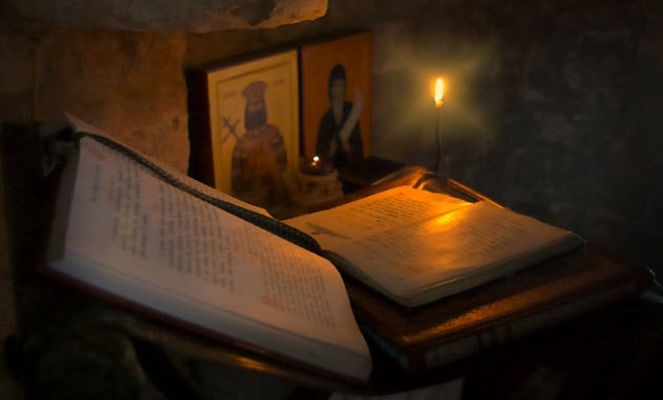 Τί εἶχε προφητεύση ὁ Ὅσιος Παμβώ γιά τήν ἀπώλεια τῶν Χριστιανῶν καί τήν ἀλλοίωση τῶν Ἱερῶν Κειμένων στίς ἔσχατες ἡμέρες